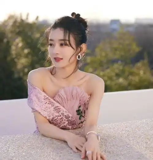 赵丽颖浪漫仙气高定礼服,化身甜美精灵,蓬松裙摆勾勒小蛮腰