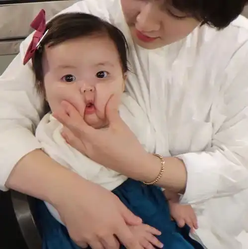 她长了一张屁股脸,拍照却萌哭百万人韩国小萝莉让你看完又想生女儿了