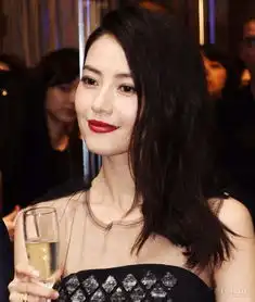 当明星涂上口红后,赵丽颖霸气侧漏,杨幂让人想亲