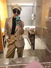 吴昕分享日常穿搭大摆pose西装帅气墨镜酷帅有型