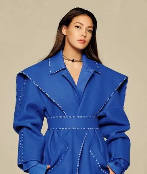 中国滑雪美少女早已跨界时尚圈,不仅能冲冬奥金牌,还是热门模特