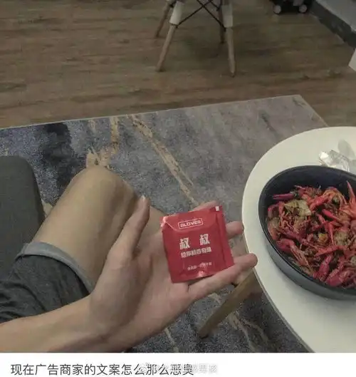 中国饭店餐桌上为什么总摆着安全套