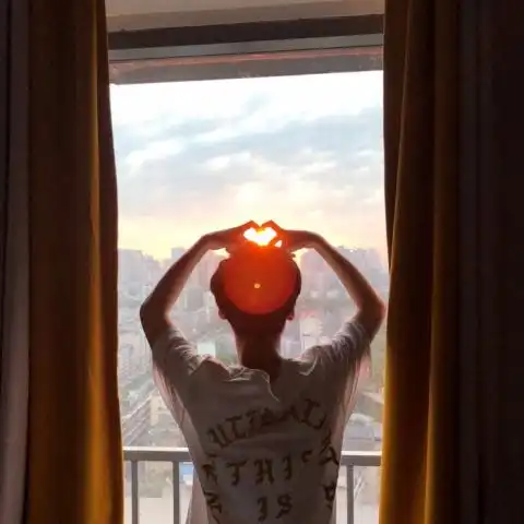干净爽朗男生头像带字开始总是分分钟都妙不可言