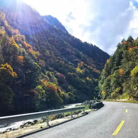 刷爆成都朋友圈的温泉镇风景比瑞士还美,会玩的人都去了