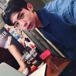 谁有好看的男生头像,,,不需要那些恶心的非主流,,,要正常一点的