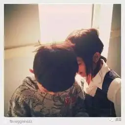 黄磊女儿有个青梅竹马的小帅哥,两人同框苏炸了
