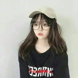 姐妹qq头像两张相似一人一张越长大越知道喜欢一个人不容易