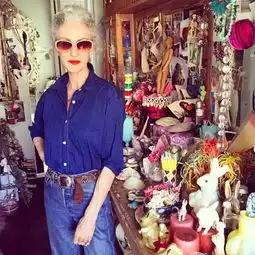 我跟老奶奶撞衫了,竟然还输惨了