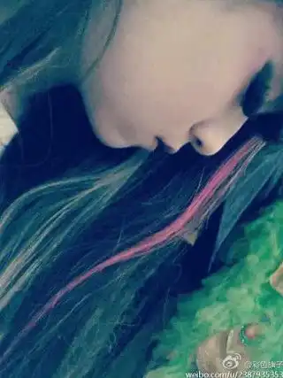 小彩旗春晚走红哥特私照惊悚杨丽萍终生不育视如己出