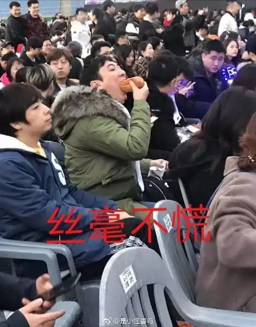 王思聪吃热狗上热搜昨晚多少男朋友集体暴哭,原来是