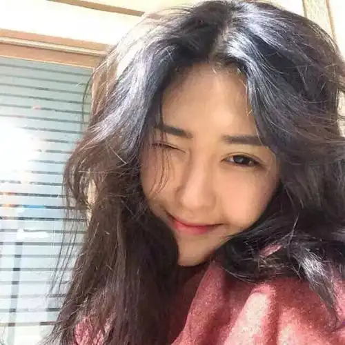 拍照时有这3个习惯的女生,一般自拍跟真人差很远