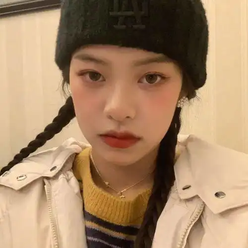 背景图丨追爱者一事无成,爱财者风生水起