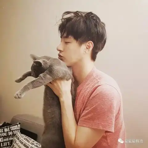 男爱豆在家中死亡一直不愠不火的他可以说是韩圈的隐藏宝藏了