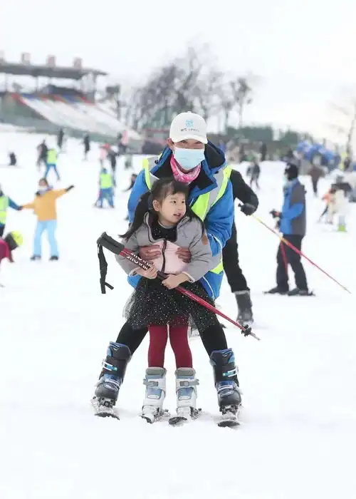 在湖州过大年家门口请你免费来滑雪