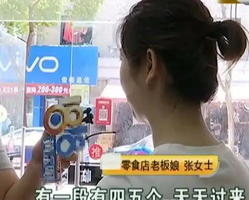 漂亮女子开店,众多陌生男子携套前来,女子名声都坏了