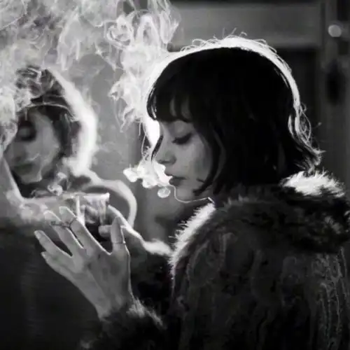 有没有那种性冷淡风又有点a的壁纸或者女生头像